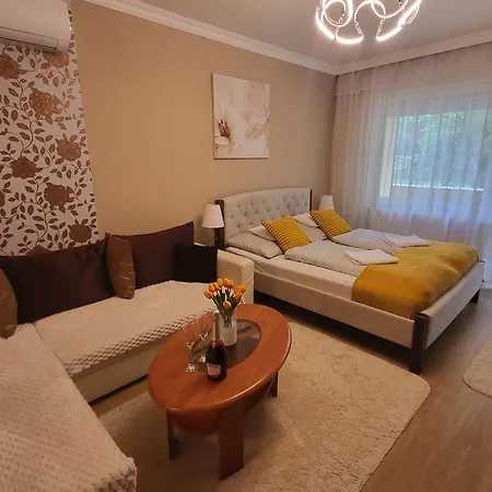 Jokai Apartment *